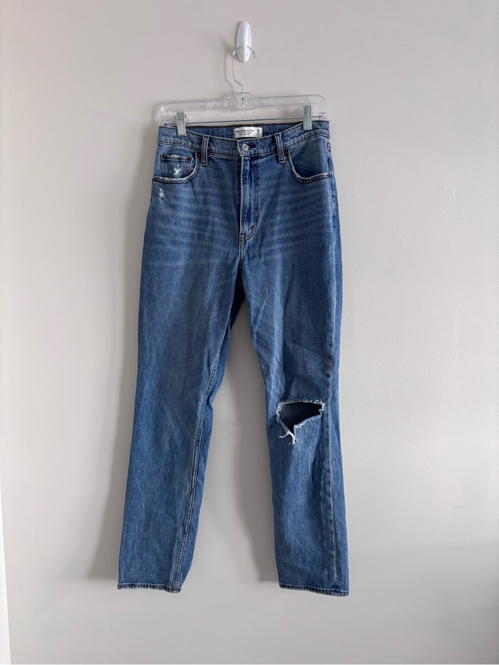 Abercrombie & Fitch ‘90s Slim Straight Ultra High Rise Distressed Jeans